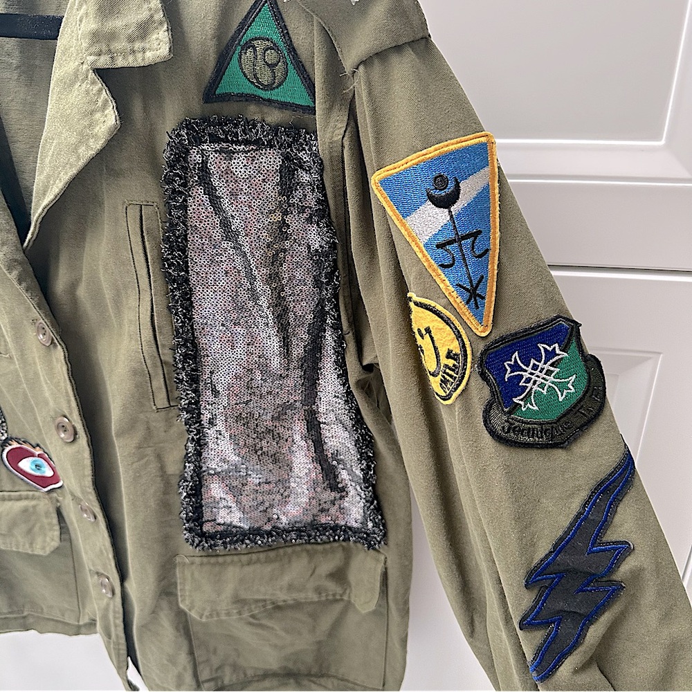 Rock N’ Karma Cool Edgy Streetwear Olive Army Jacket with Patchwork - Picture 7 of 11